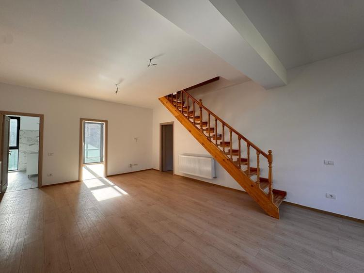 Penthouse cu 5 camere decomandat în Furnica