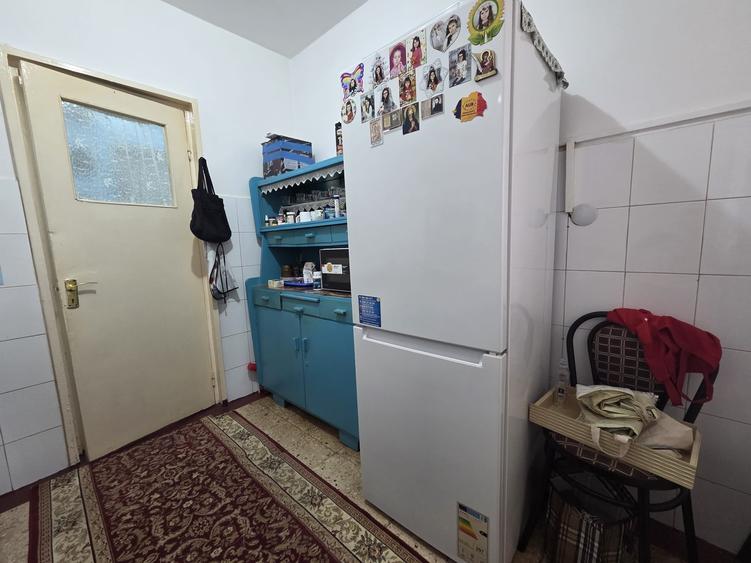 Apartament cu 3 camere semidecomandat în Micro 16