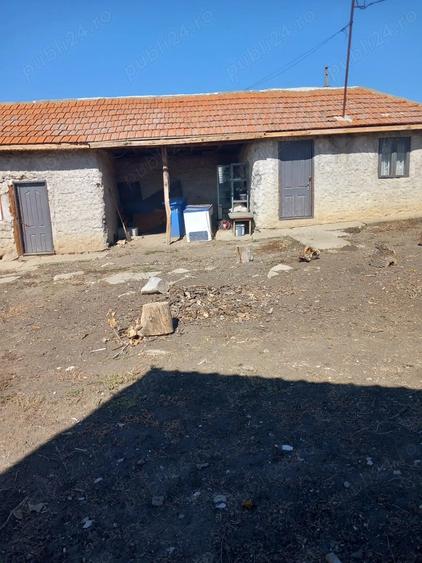 Casă cu 5 camere cu Teren 3100 Mp în Botoroaga