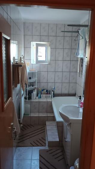 Apartament cu 3 camere decomandat în Drumul Carului