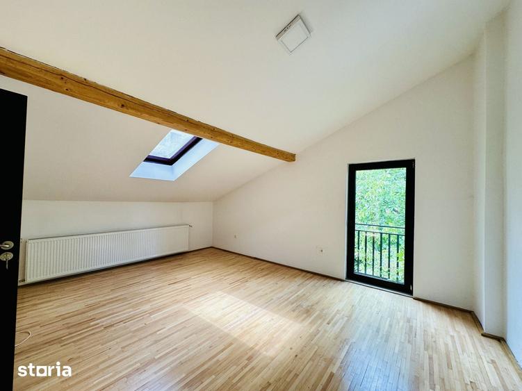 Casă cu 4 camere cu Teren 700 Mp în Central