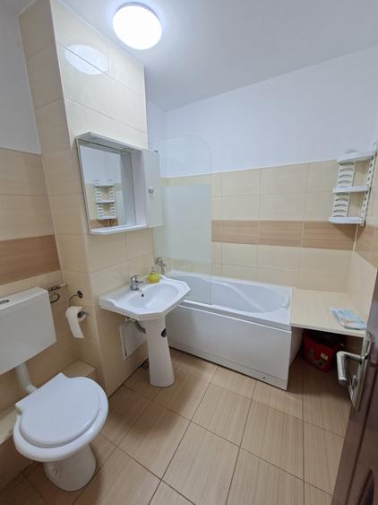 Apartament cu 4 camere decomandat în Astra