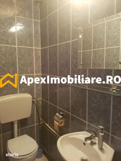 Apartament cu 3 camere decomandat în Tei