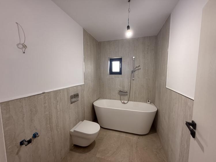 Duplex cu 4 camere cu Canalizare în Cetate