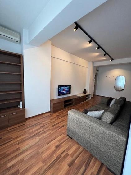 Apartament cu 2 camere semidecomandat, mobilat în Pajura