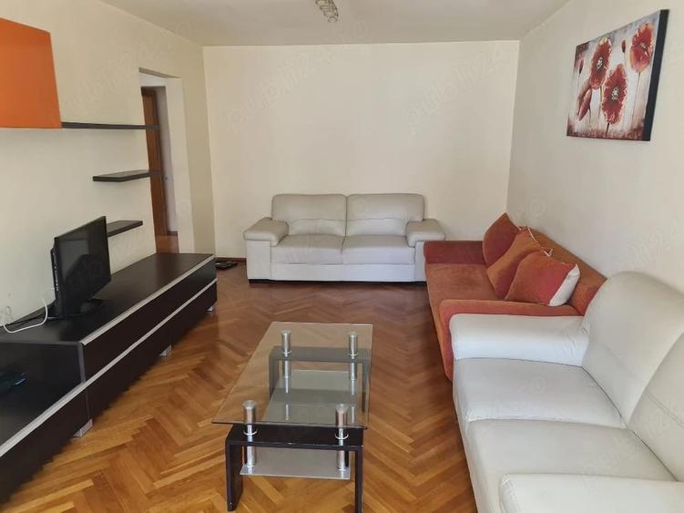 Apartament cu 3 camere decomandat în Central