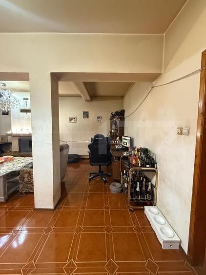 Casă individuală cu 6 camere cu Canalizare în Sud