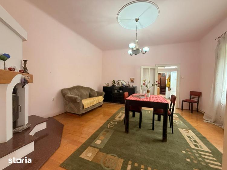 Casă cu 5 camere cu Teren 400 Mp în Mărăști