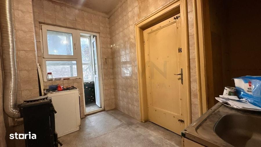 Casă cu 8 camere cu Teren 100 Mp în Centrul Civic
