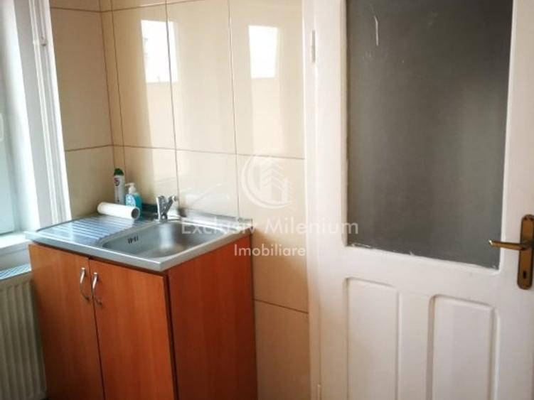 Casă individuală cu 6 camere cu Canalizare în Tineretului