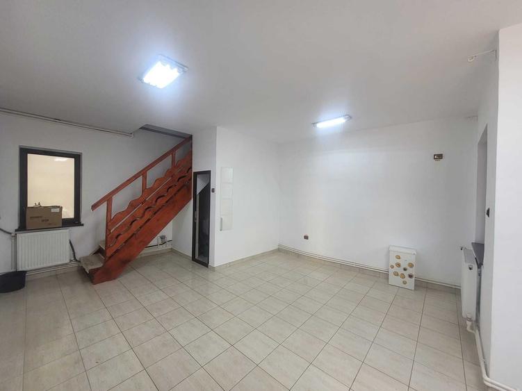 Spațiu comercial, de 80 mp, în Central