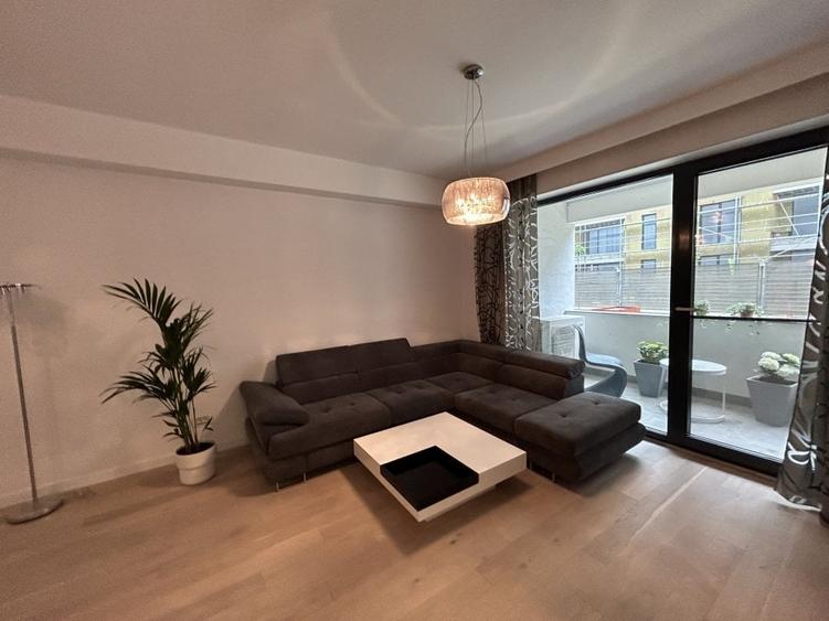 Apartament cu 3 camere decomandat în Băneasa