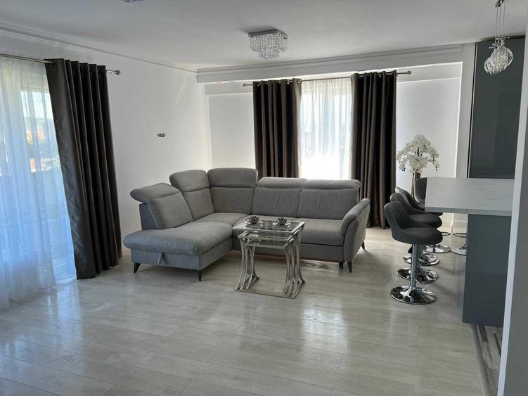 Apartament cu 3 camere decomandat în Sud