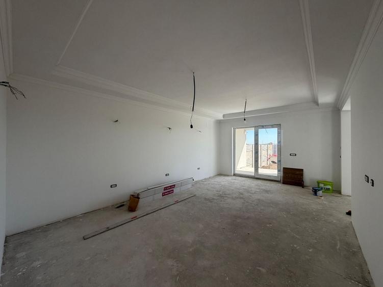 Duplex cu 5 camere cu Canalizare în Săcălaz