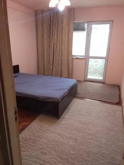 Apartament cu 3 camere decomandat în Valea Rosie