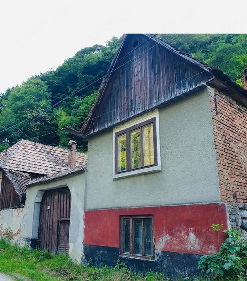Casă cu 4 camere cu Teren 1000 Mp în Tilișca