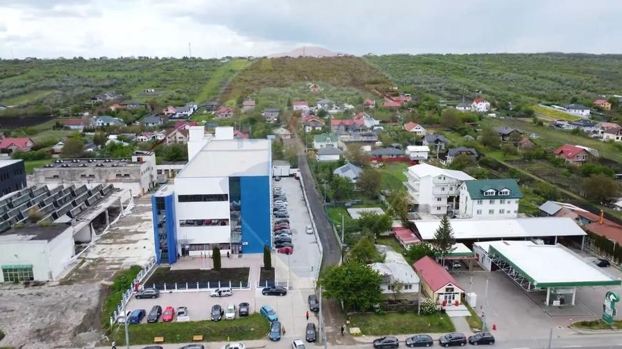 Spațiu comercial, de 1,537.4000244141 mp, în Nord