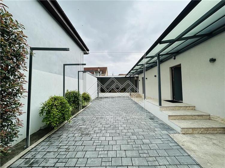 Casă individuală cu 4 camere cu Canalizare în Lupeni