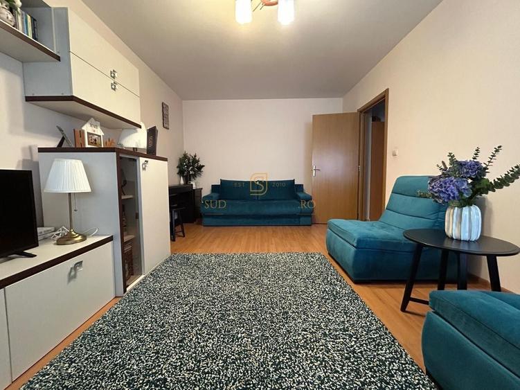Apartament cu 2 camere semidecomandat, mobilat în Central — fotografia 1