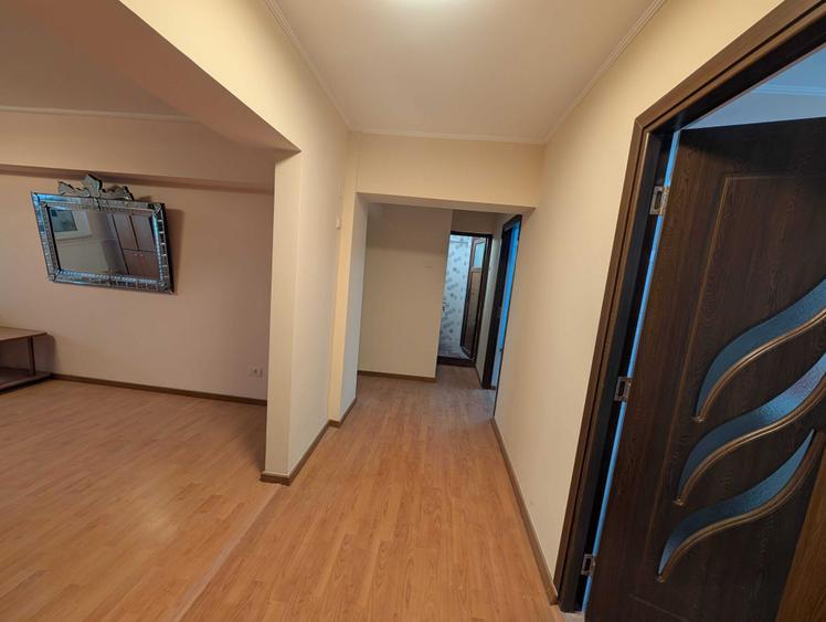 Apartament cu 3 camere decomandat în Brâncoveanu
