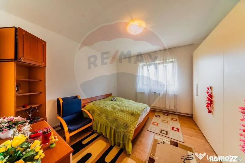 Casă cu 7 camere cu Teren 2877 Mp în Iratoșu