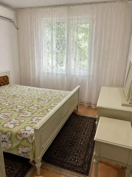 Apartament cu 4 camere semidecomandat, mobilat în Crângași