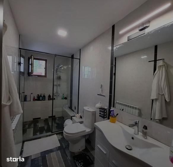 Casă cu 7 camere cu Teren 960 Mp în Câmpineanca