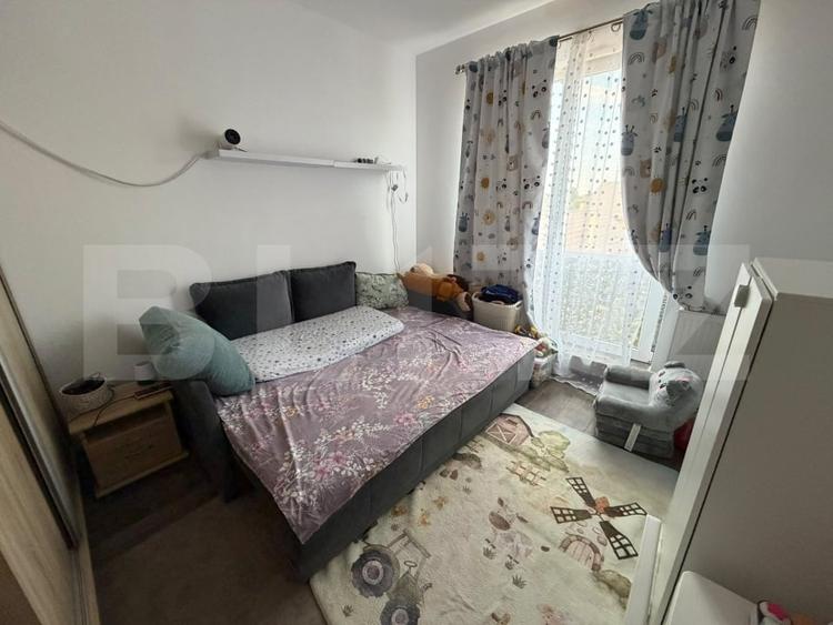 Apartament cu 3 camere semidecomandat, mobilat în Florești