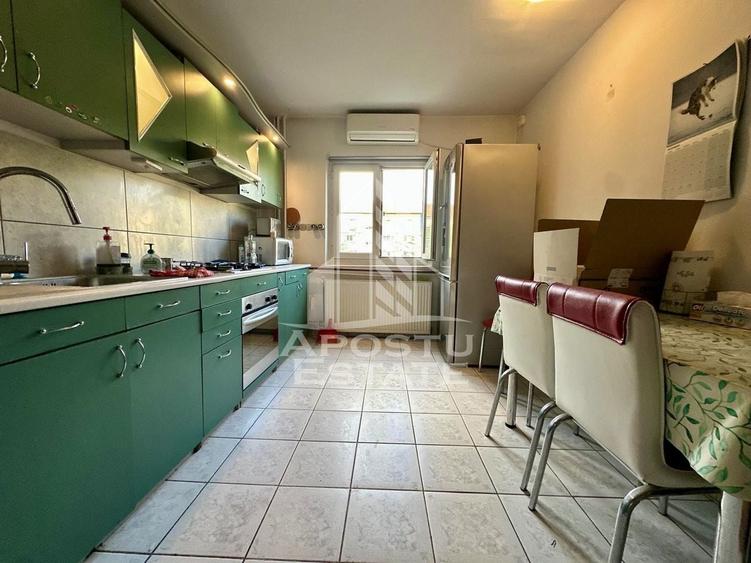 Apartament cu 3 camere decomandat, mobilat în Soarelui
