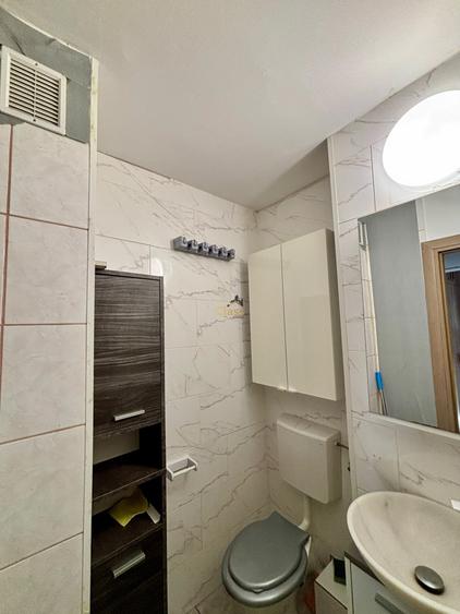 Apartament cu 3 camere decomandat, mobilat în Între Lacuri