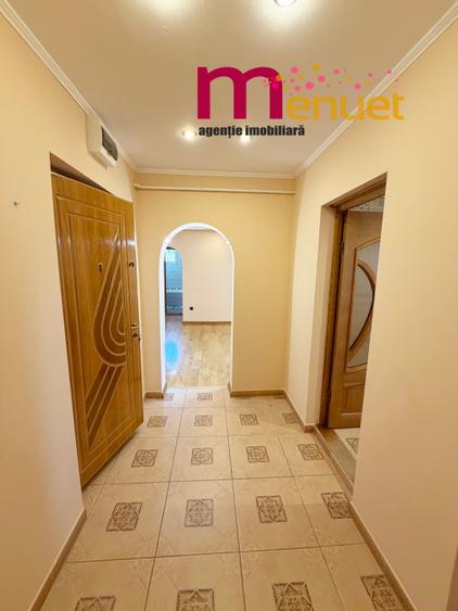 Apartament cu 3 camere semidecomandat în Vest