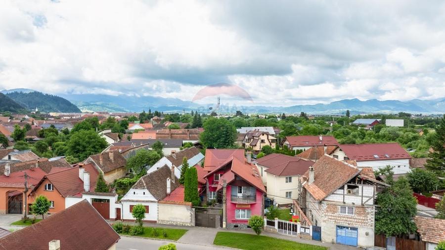 Casă individuală cu 11 camere cu Teren 789 Mp în Florilor