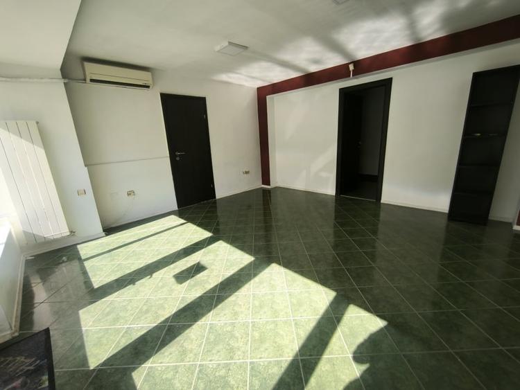 Birou, de 45 mp, în Central