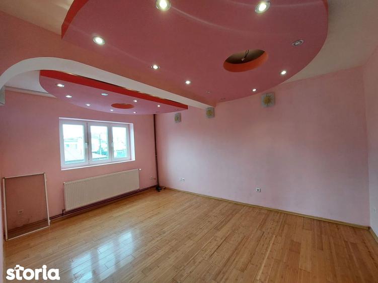 Casă cu 5 camere cu Teren 361 Mp în Micro 5