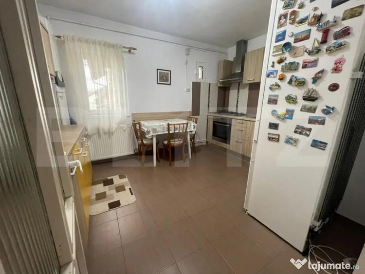 Apartament cu 3 camere decomandat în Central