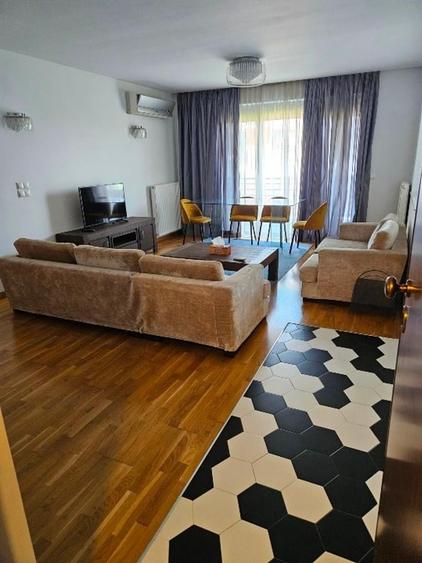 Apartament cu 3 camere semidecomandat în Băneasa