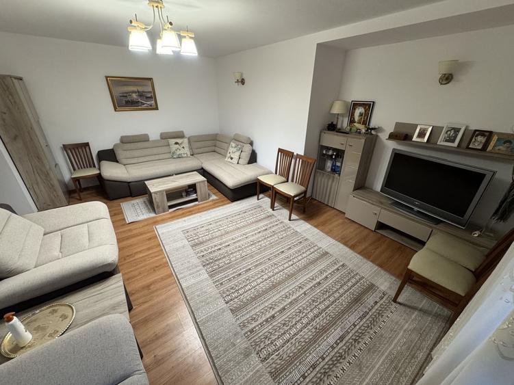 Apartament cu 2 camere decomandat, mobilat în Palazu Mare