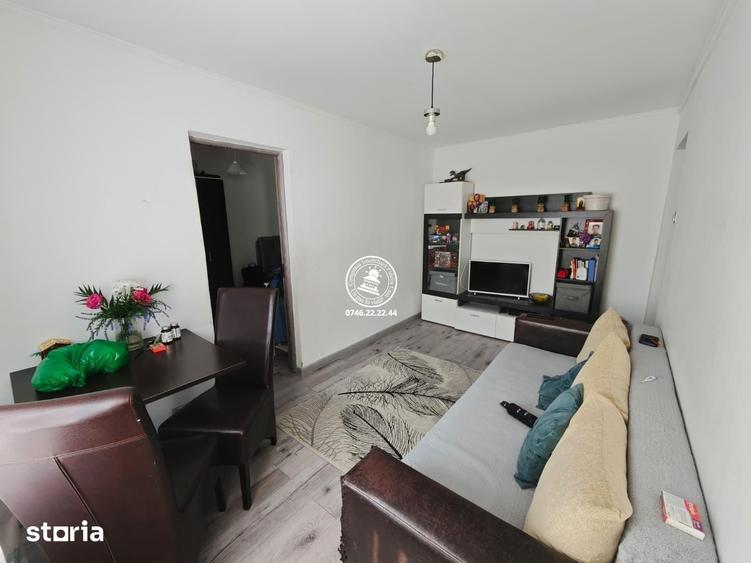 Apartament cu 3 camere semidecomandat în Tătărași