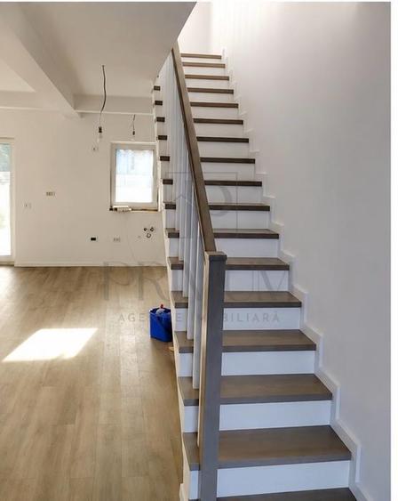 Duplex cu 4 camere cu Canalizare în Moșnița Nouă