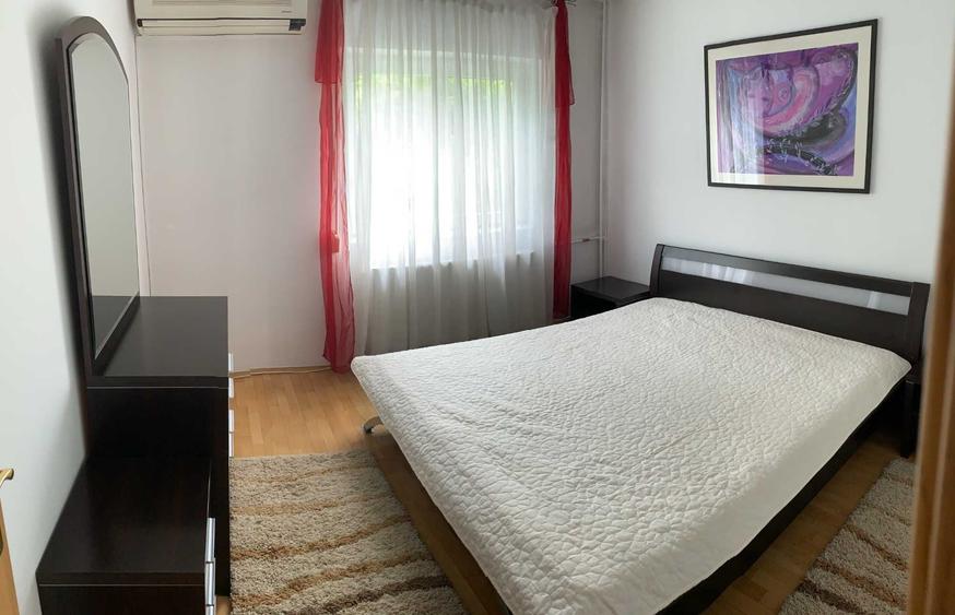 Apartament cu 3 camere decomandat în Beller