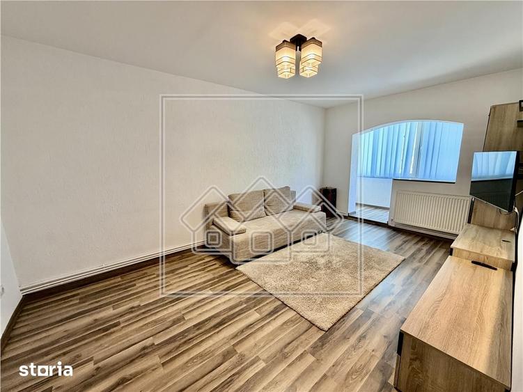 Apartament cu 4 camere în Vasile Aaron