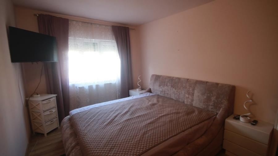 Apartament cu 3 camere nedecomandat, mobilat în Aradului