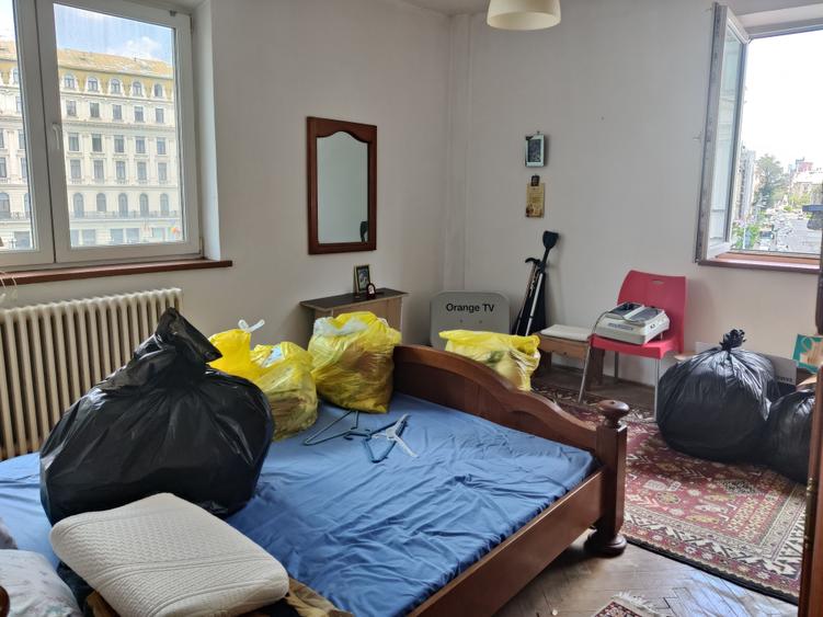 Apartament cu 2 camere nedecomandat în P-ța Universității