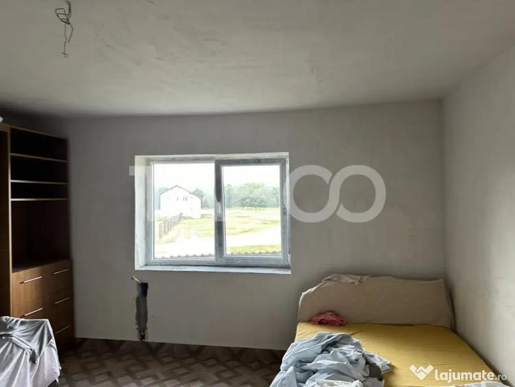 Casă cu 3 camere cu Teren 5517 Mp în Șinca