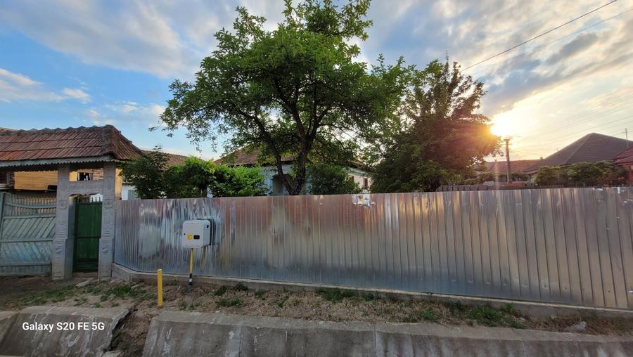 Casă cu 4 camere decomandat în Central