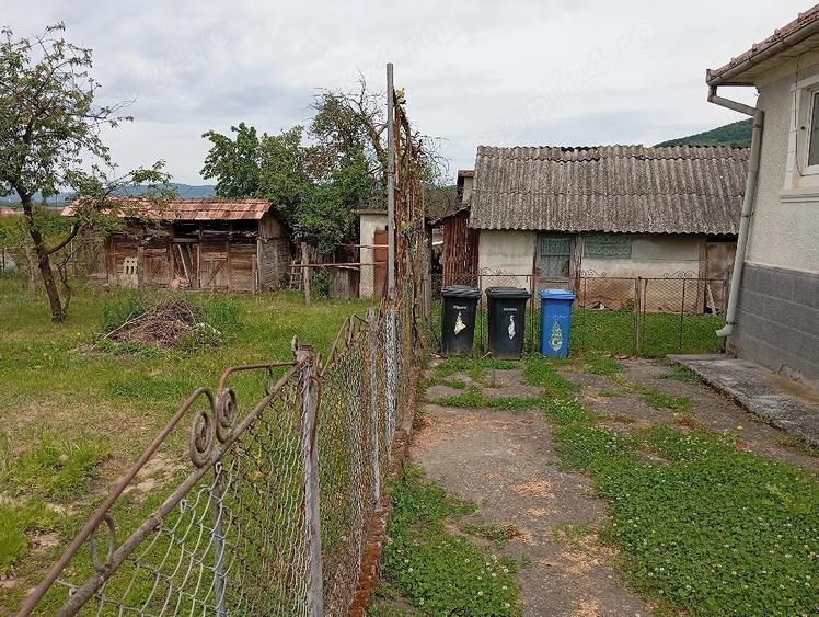 Casă cu 2 camere cu Teren 1843 Mp în Urișor