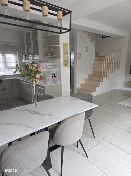 Apartament cu 4 camere în Subcetate