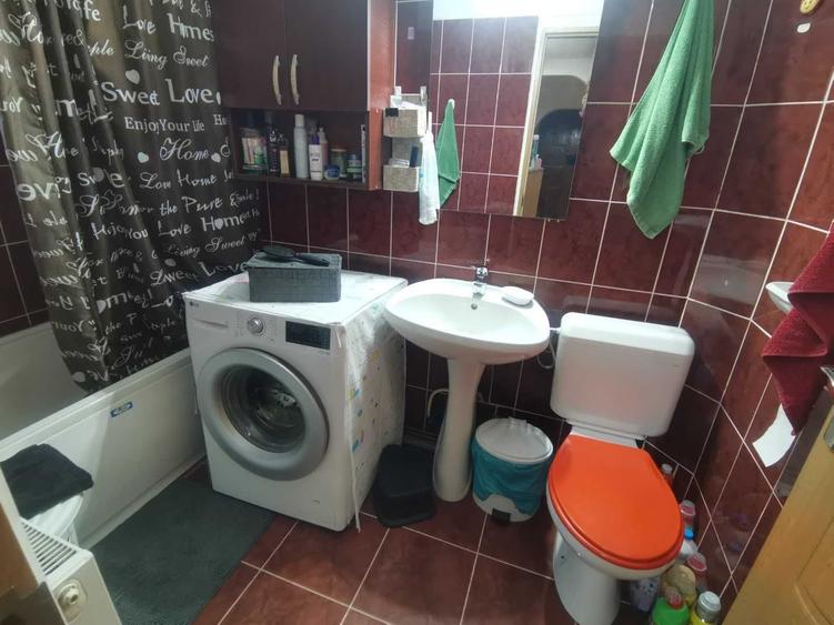 Apartament cu 3 camere decomandat în Traian