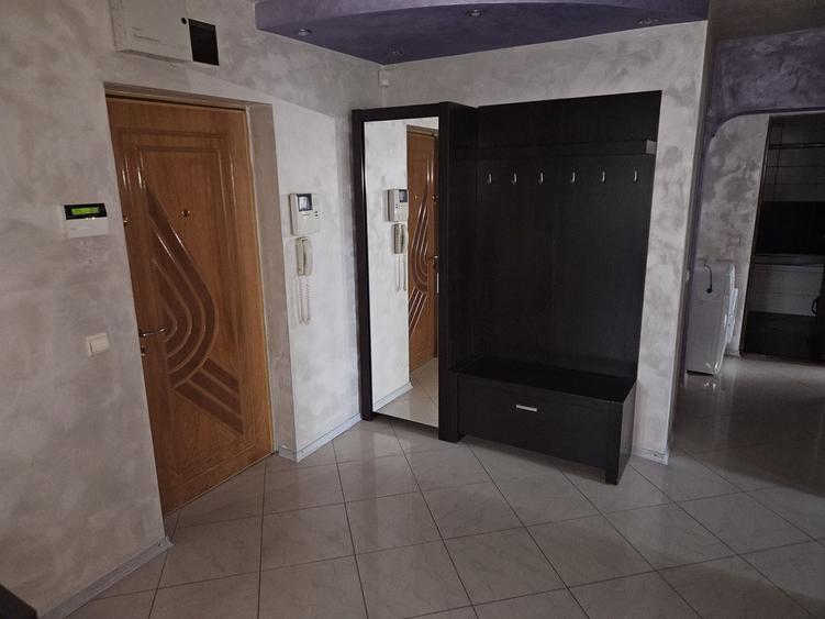 Apartament cu 3 camere decomandat în Popa Șapcă