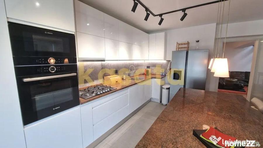 Apartament cu 4 camere semidecomandat în Sisești